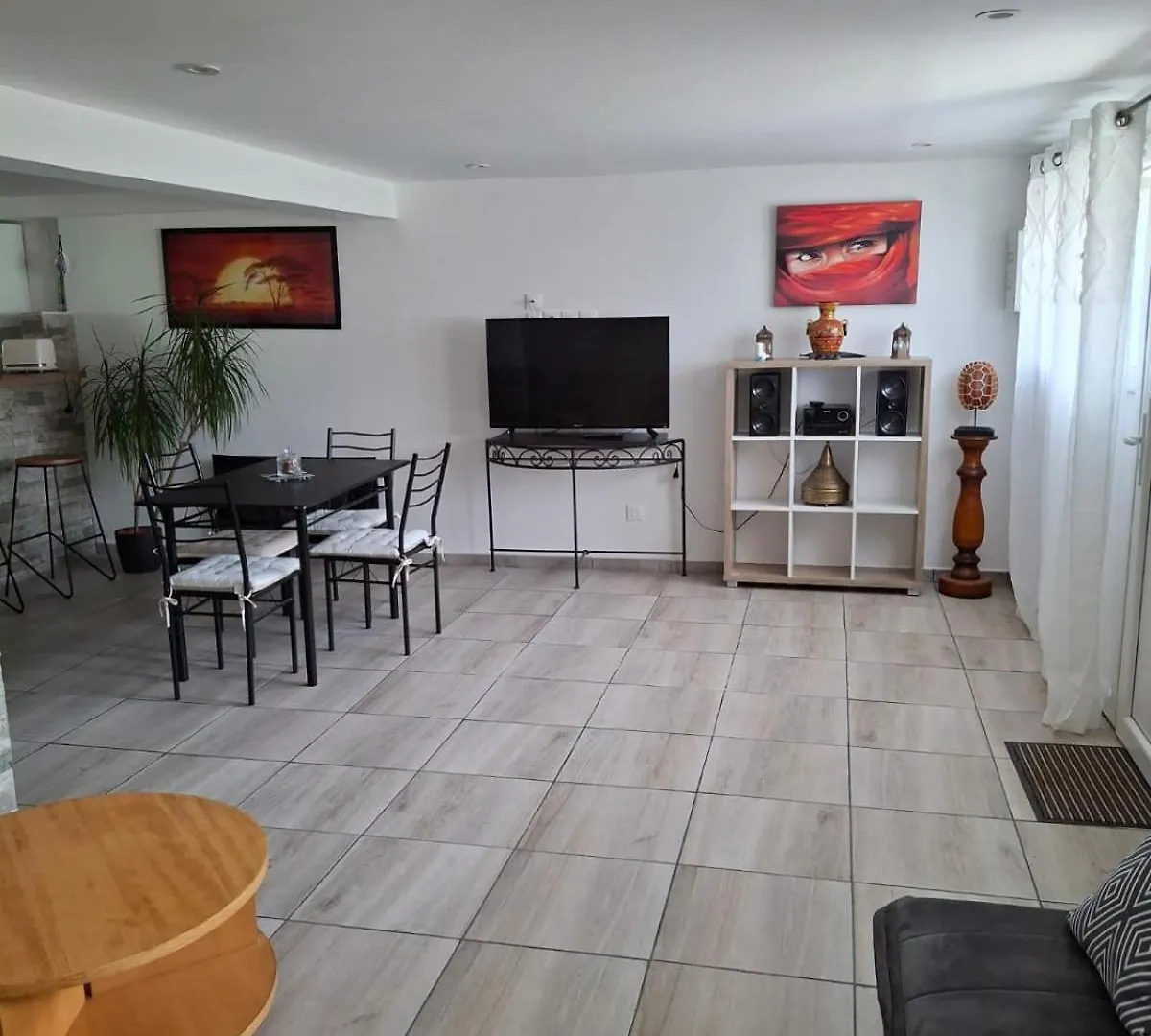 Lägenhet Appartements Renove A Neuf Au Rez De Chausse De Notre Maison Morlaix
